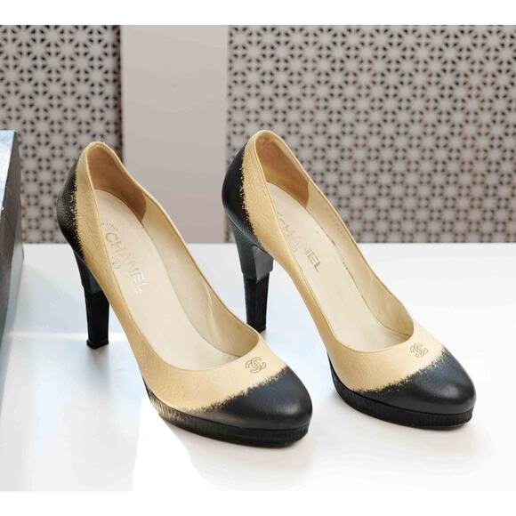 CHANEL Beige Two-Tone Ombre CC Logo High Heel Leather Pumps (Size IT41) - Picture 1 of 9